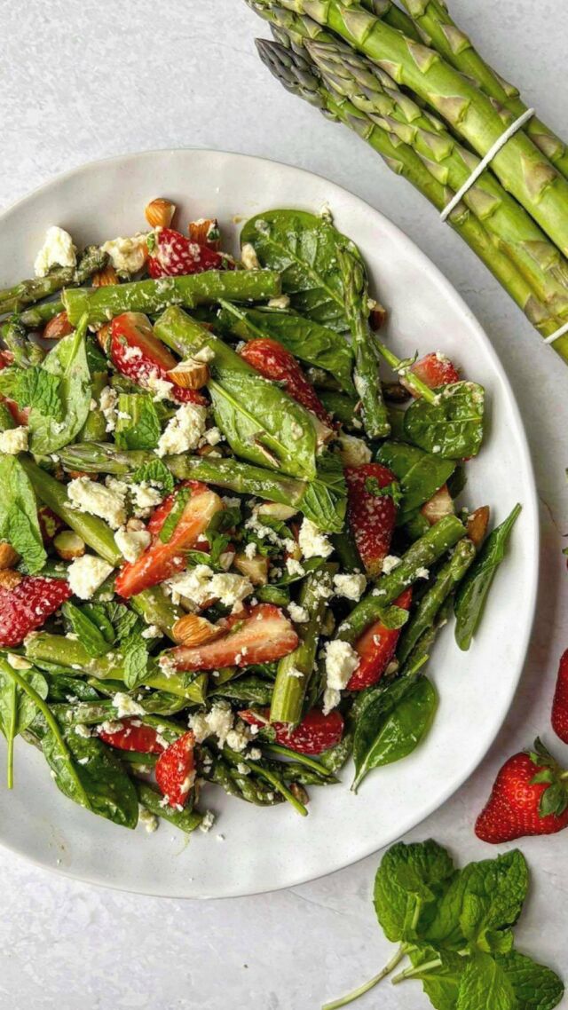 Asparagus, strawberry and herb salad🍓 I’m obsessed with this easy, healthy and delicious pre-Christmas recipe - it’s the perfect throw together salad for the festive lead up!

It celebrates seasonal produce like asparagus, strawberries and fresh herbs, and is packed with nutrients. 

Here’s the recipe:

Ingredients
2 bunches of asparagus 
1 250g punnet of strawberries
½ cup fresh mint leaves
2 cups packed baby spinach 
100g feta cheese
½ cup raw almonds
3 Tbsp olive oil
1 Tbsp balsamic vinegar
Salt and pepper, to taste

Method
Cut the woody ends of the asparagus. Slice into thirds, then cook for 5 minutes or until just pierceable with a fork. Drain and let cool.

Slice strawberries into quarters, finely slice mint leaves and roughly chop almonds.

To a bowl add the asparagus, strawberries, mint, spinach, and almonds. Crumble over the feta cheese. Whisk together the oil and vinegar and pour over the salad. Add a few turns of the salt and pepper shaker, then mix everything together. 

For more summer recipe ideas follow @5adaynz #nzsummerproduce #5adaynz #summersalad #saladideas