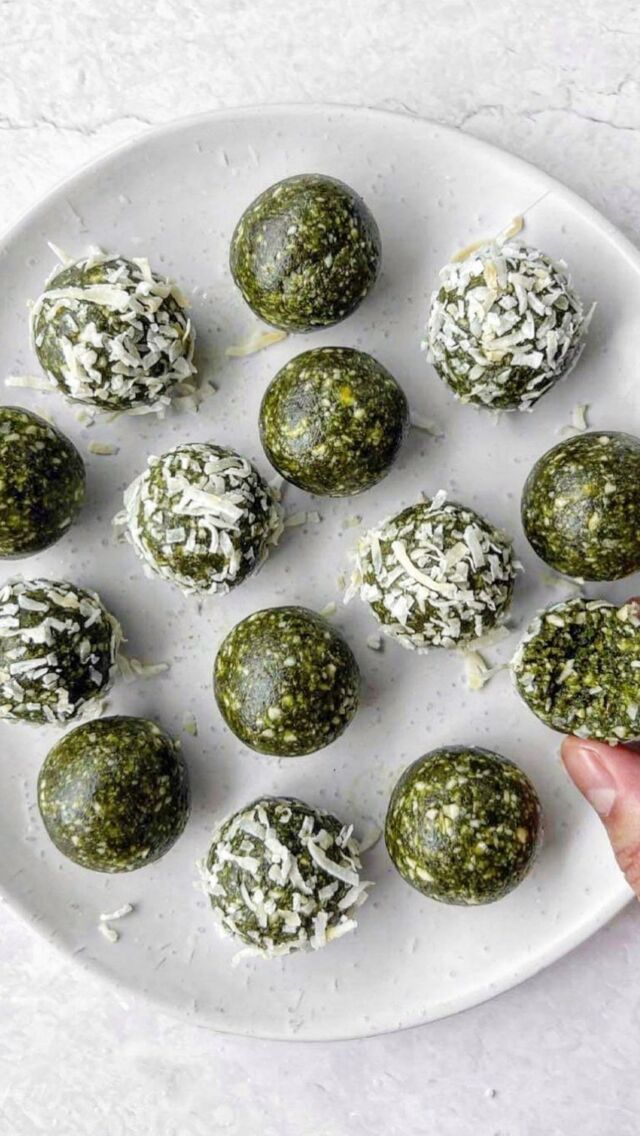 New recipe💫 Vanilla matcha bliss balls🍵

Since Japan travels late last year I’ve been heavy on the matcha bandwagon💃

Whether you’re new to the wonderful world of matcha or already a seasoned lover, these green energy balls are a delicious way to enjoy matcha beyond your favourite tea bowl. 

Sweetened with dried fruit, and packed with wholesome nuts, enjoy as a delicious make-ahead snack.

Live on the website now, link in my bio. #matcha #matchalover #matchaenergyballs #matcharecipes #matcharecipe