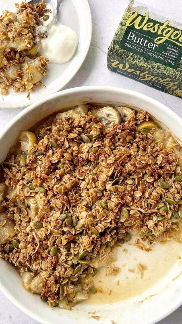 Feijoa and banana crumble🍌🧈This nutritious and scrummy crumble is packed with seasonal fruit; fibre-rich oats, seeds and coconut; and tossed with warming spices, vanilla, maple syrup and beautiful westgoldnz butter! Honestly the smell when it bakes…dreamy🥰.

Westgold’s premium grass-fed butter is made in New Zealand on the South Island’s West Coast. It’s my absolute go-to butter for so many reasons - one being that it tastes incredible (no doubt thanks to the love and care that goes into making it, from paddock all the way through to processing💫). 

Here’s the recipe:

Ingredients 
1.5kg whole Feijoas
2 ripe bananas, sliced into coins
2 tsp vanilla essence
2 Tbsp maple syrup 
1 cup rolled oats
½ cup shredded coconut
½ tsp ground cinnamon
¼ tsp ground ginger
¼ cup pumpkin seeds
¼ cup melted butter 

Method
Preheat the oven to 170 degrees celsius.
Slice feijoas in half, remove flesh and place in a mixing bowl. Add banana and 1 tsp vanilla. Spoon into a baking dish.
Mix together oats, coconut, seeds, cinnamon, butter and the remaining vanilla and maple syrup. Spoon over fruit.
Bake for 25 minutes, or until starting to colour golden on top. Serve with a spoon of yoghurt.

#westgoldnz #westgoldbutter #nzbutter #healthycrumble