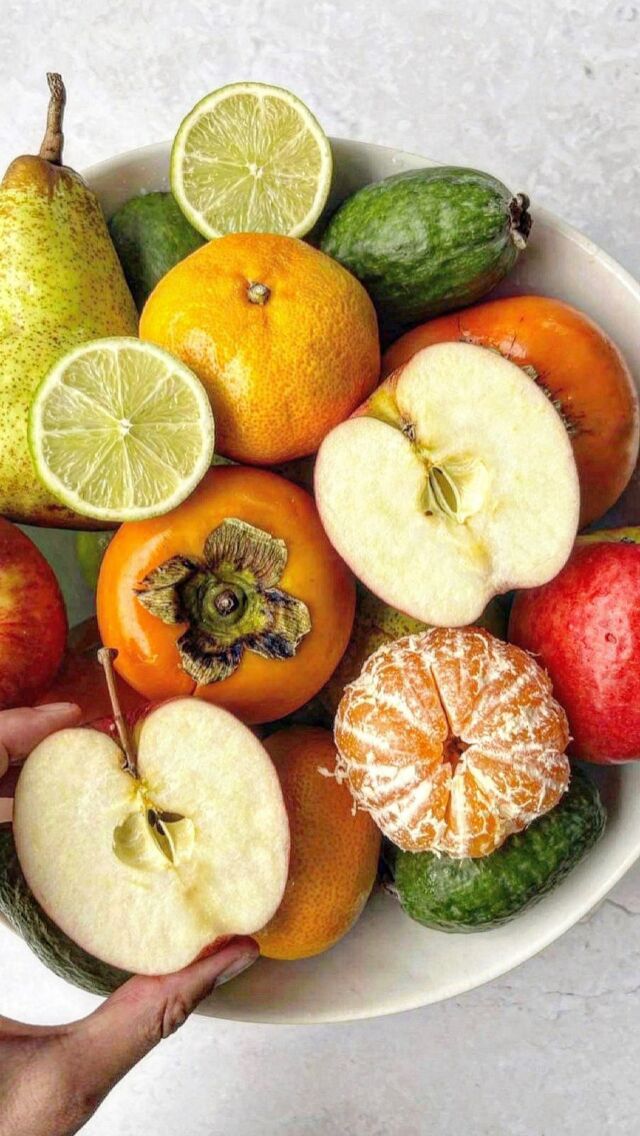It’s Fall in NZ🍁, with a wide variety of Autumn pears, persimmons, apples, feijoas, mandarins and limes now available at supermarkets.

Adding these fall fruit to your 5adaynz intake will contribute towards a nutritious and balanced diet, providing nutrients like vitamin C, fiber, and antioxidants.

Enjoying seasonal produce is not only more affordable than out of season, but also more flavourful, as the longer harvesting time allows fruits to reach their full flavour potential💃.

Incorporate Autumn fruit into yogurt bowls, baking, porridge toppings, refreshing water infusions, or simply enjoy them fresh #5adaynz #nzautumnfruit