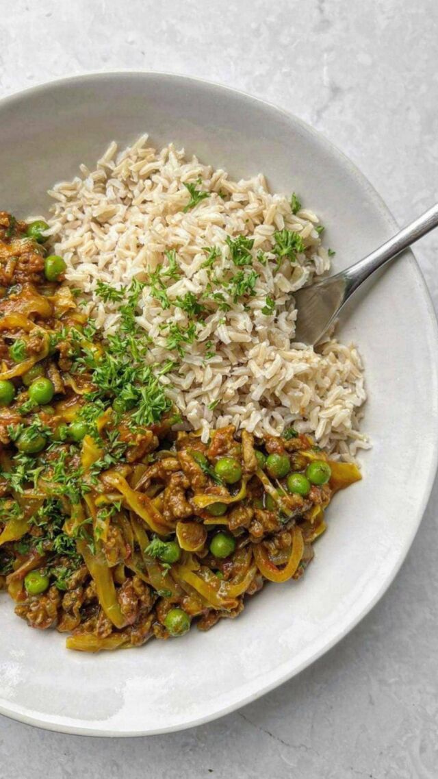 Curried mince on rice💫 Such a great weeknight meal! It used budget-friendly ingredients, is simple to prep, it’s nutritionally well-balanced, but most importantly is delicious🤤.

As always, recipe link is in my bio. Otherwise, comment ‘recipe’ below and I’ll send you the link😊

#familyfriendlymeals #curriedmince