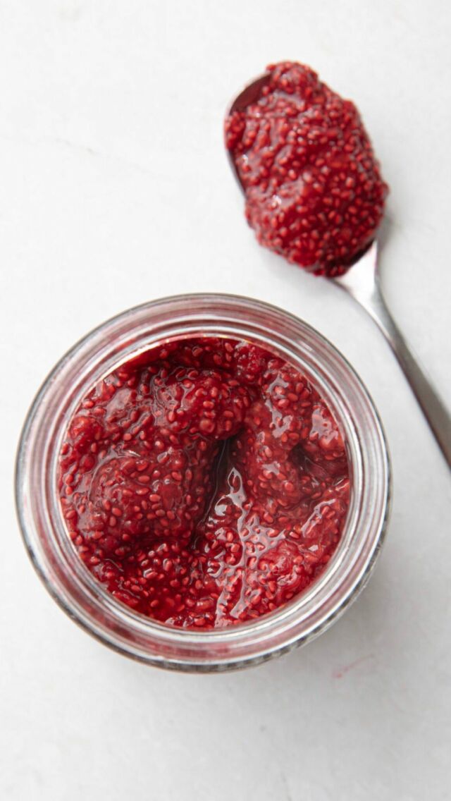 Quick and easy berry chia jam🍓 

Ever tried chia jam? Unlike traditional jam, which often relies on a 1:1 sugar-to-fruit ratio to set, the super absorbent chia seeds are used instead to get a similar ‘jammy’ consistency. 

This leads to a fruit-heavy spread that’s (typically) much lower in sugar, and has more nutrient diversity (dietary fibre and plant-based omega-3 - thanks chia seed!).

👉If you’d like me to send the recipe direct to you, simple comment ‘recipe’ below👈.

#chiajam #chia #chiajam #chiajamrecipe #breakfast #breakfastideas